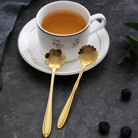 Allthingscurated Flower Teaspoon set in Gold or Silver. Set comes with 8 flower-shaped spoons in assorted designs. Length of spoon is 12.6cm or 5 inches.