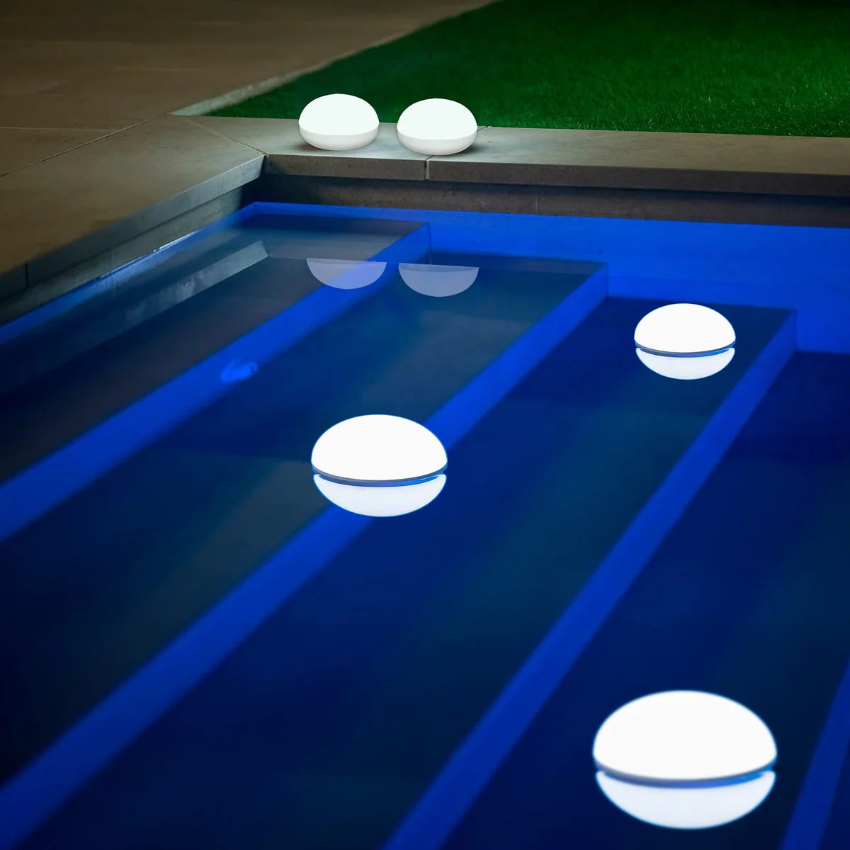 Coco Floating light