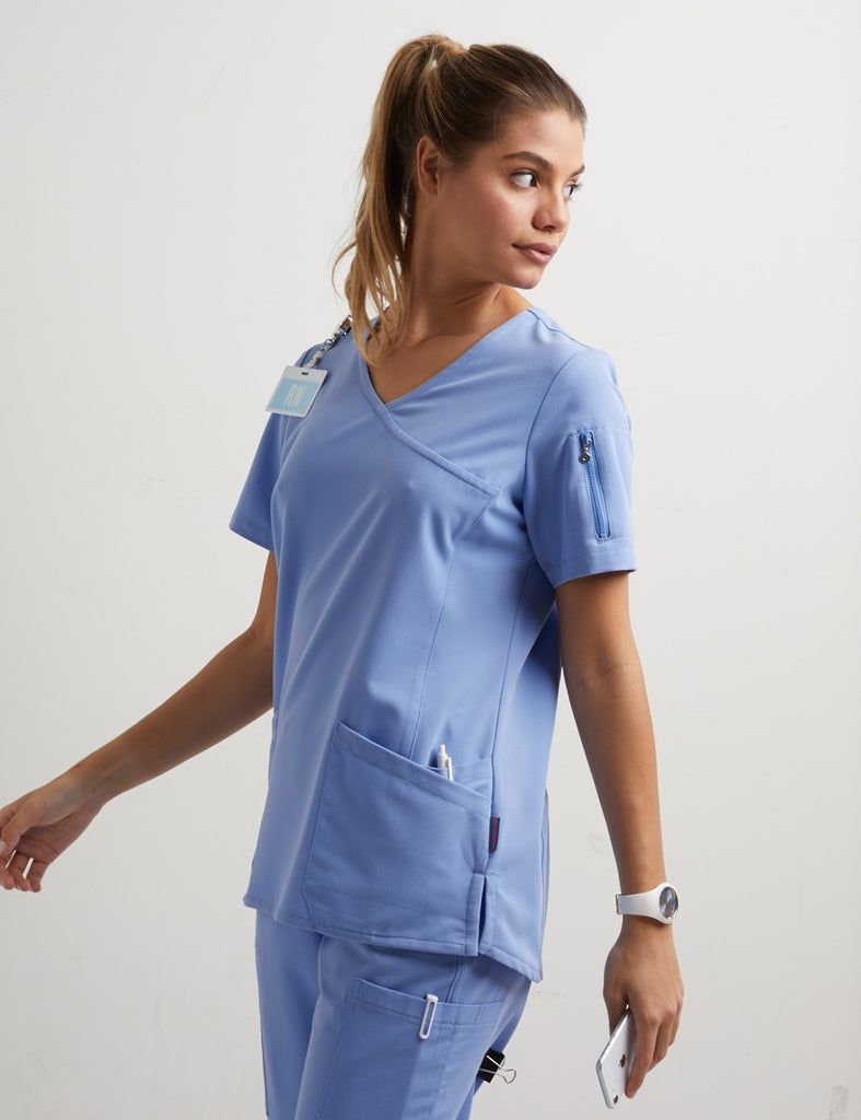 Scrub Tops: What To Look For When Shopping Online