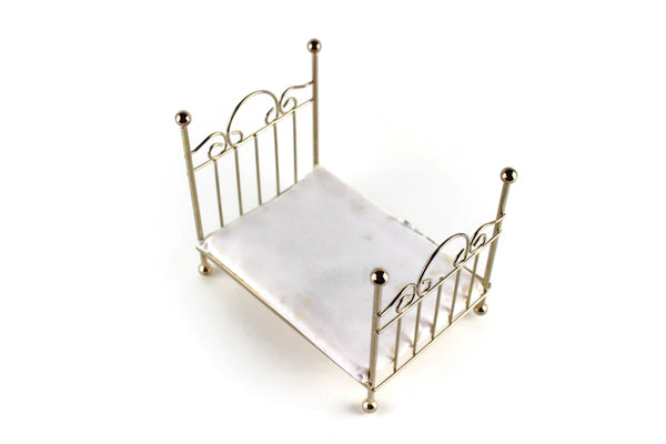 Artisan-Made Vintage Brass 1:12 Miniature Dollhouse Bed with Bedding – The  Mustard Dandelion