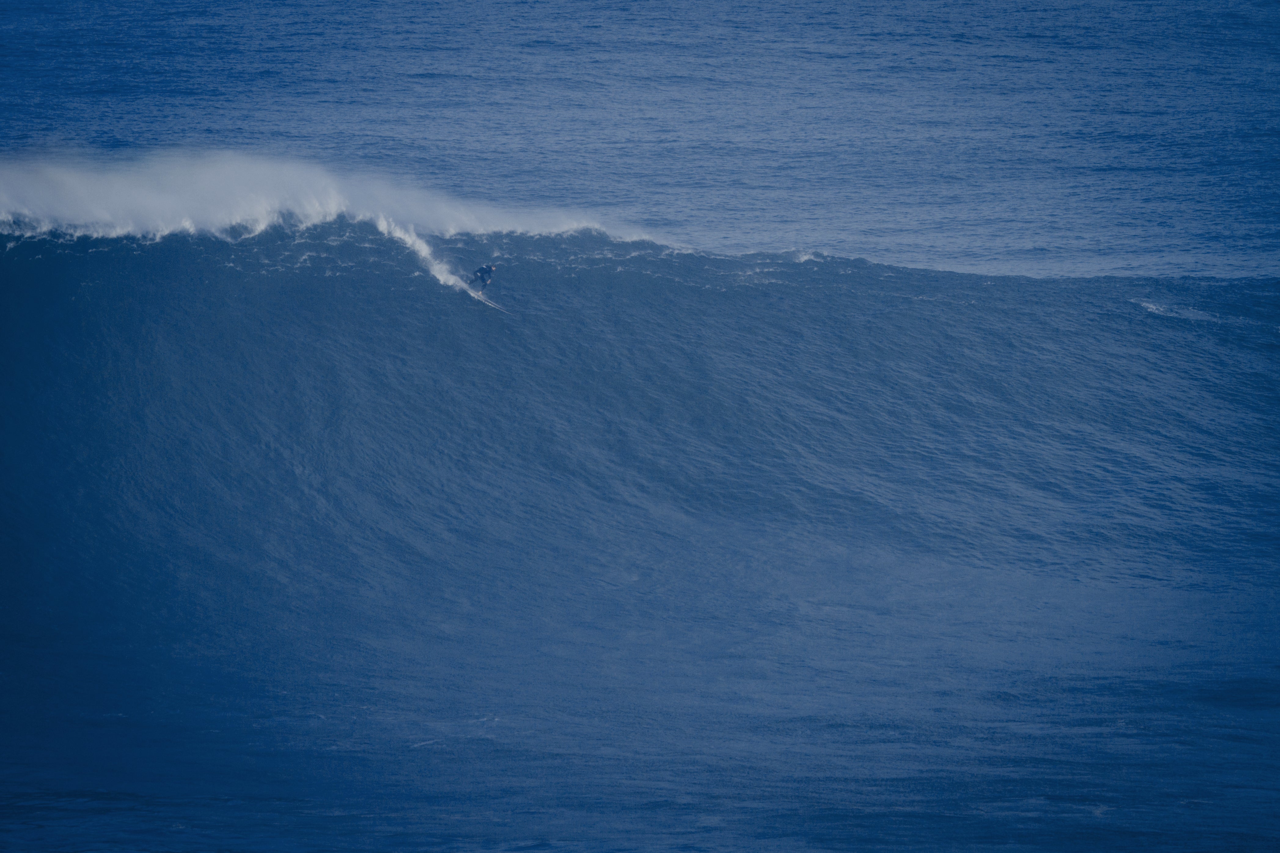 pukas-surf-shop-big-waves