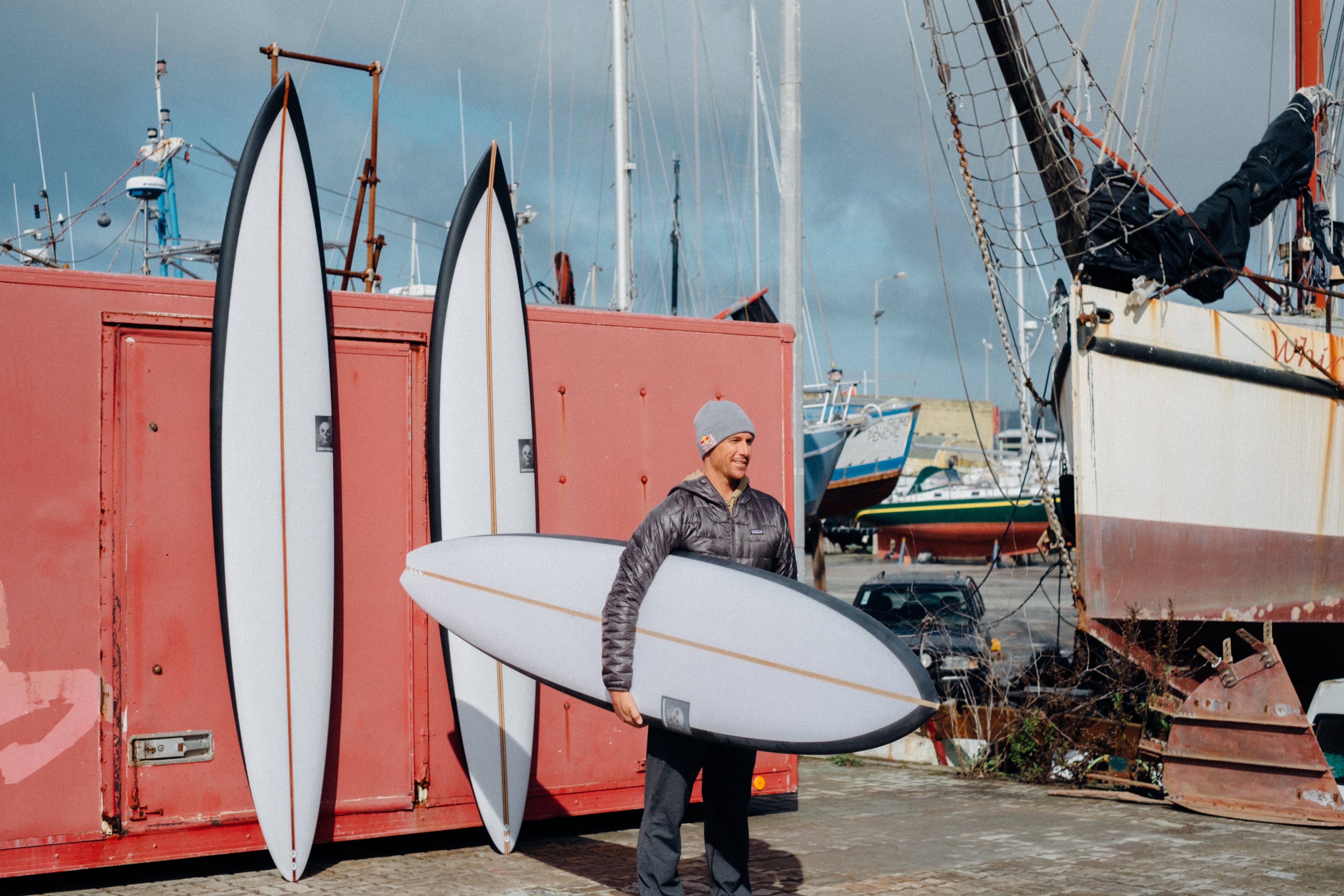 Ian Walsh [HAW] at Nazaré’s harbor