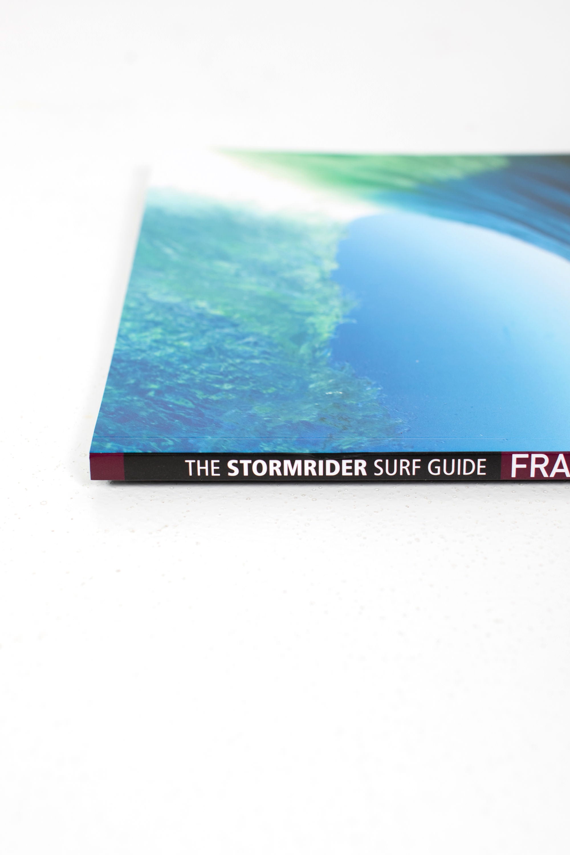 Pukas-Surf-Shop-Book-The stormrider surf guide france