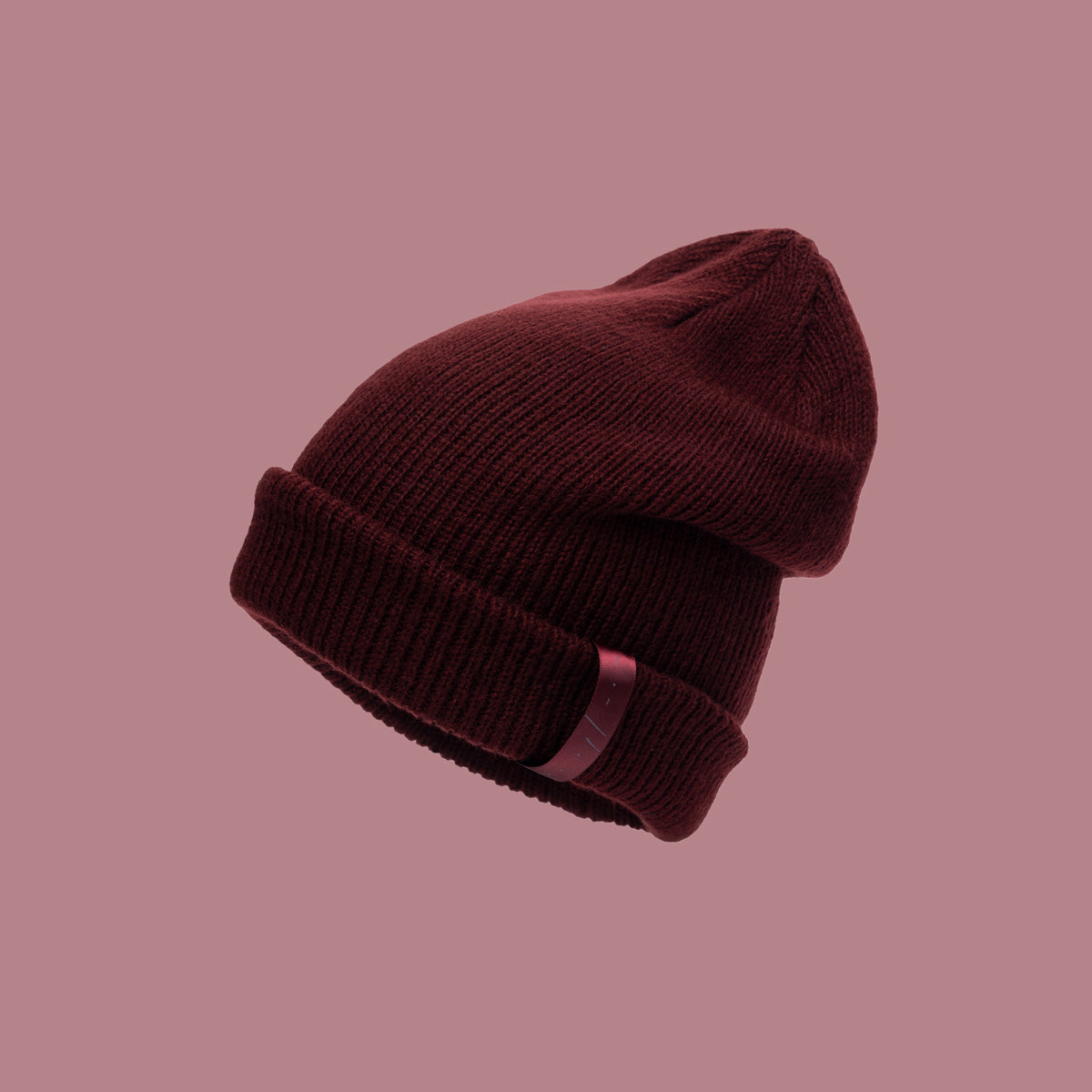 so ill x on the roam big kahuna beanie in oxblood red