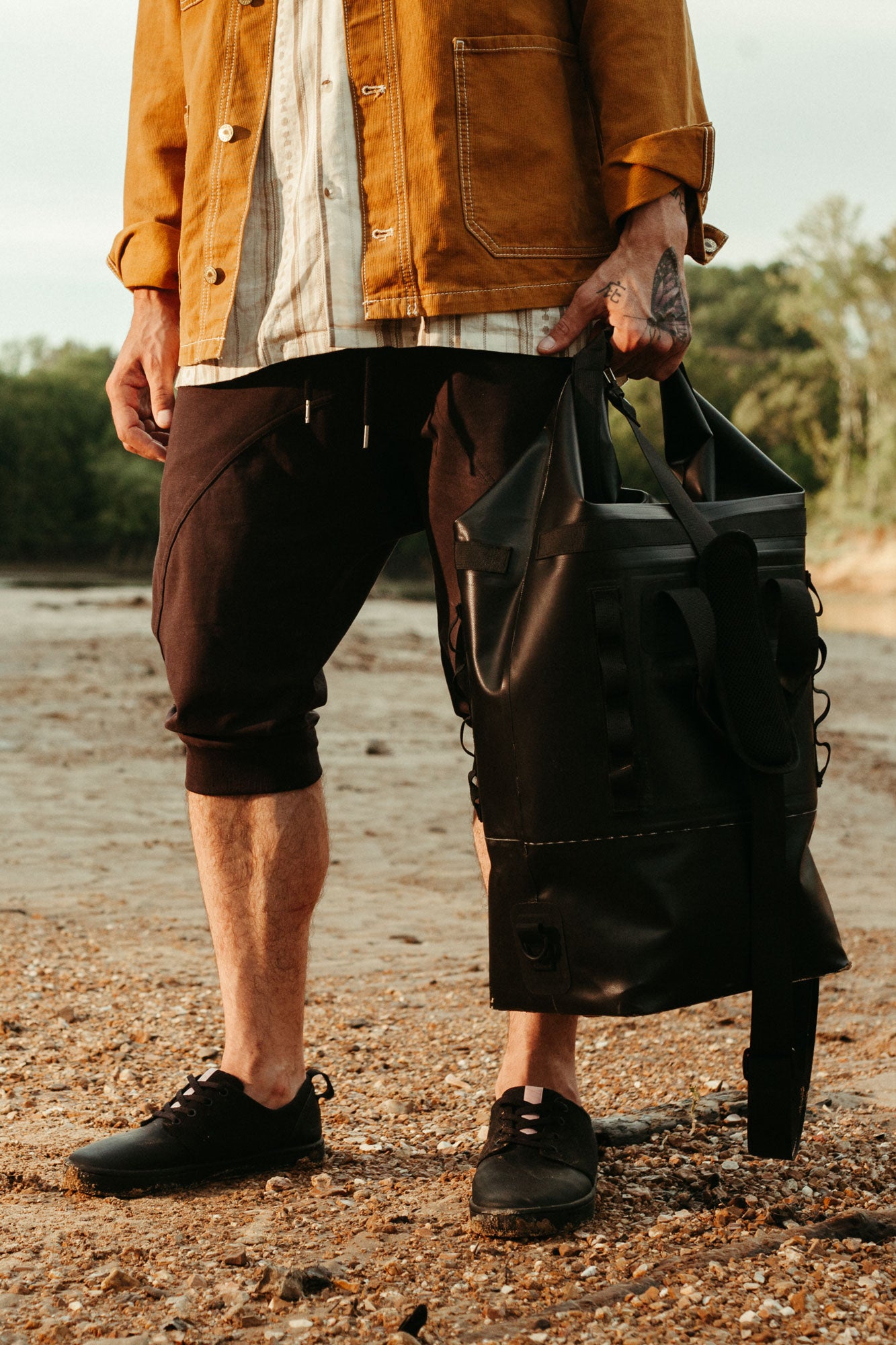 a man carries the on the roam x so ill dirtbag on a climbing trip