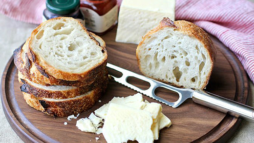 No-knead sourdough bread made with diastatic malt powder