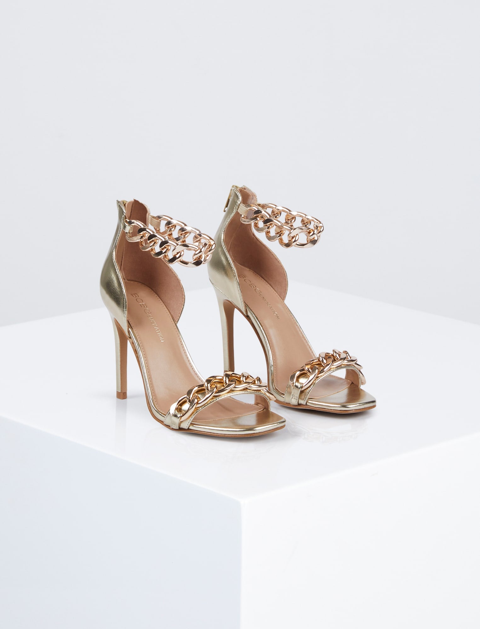 BCBGENERATION ISINNA CHAIN SANDAL HEEL