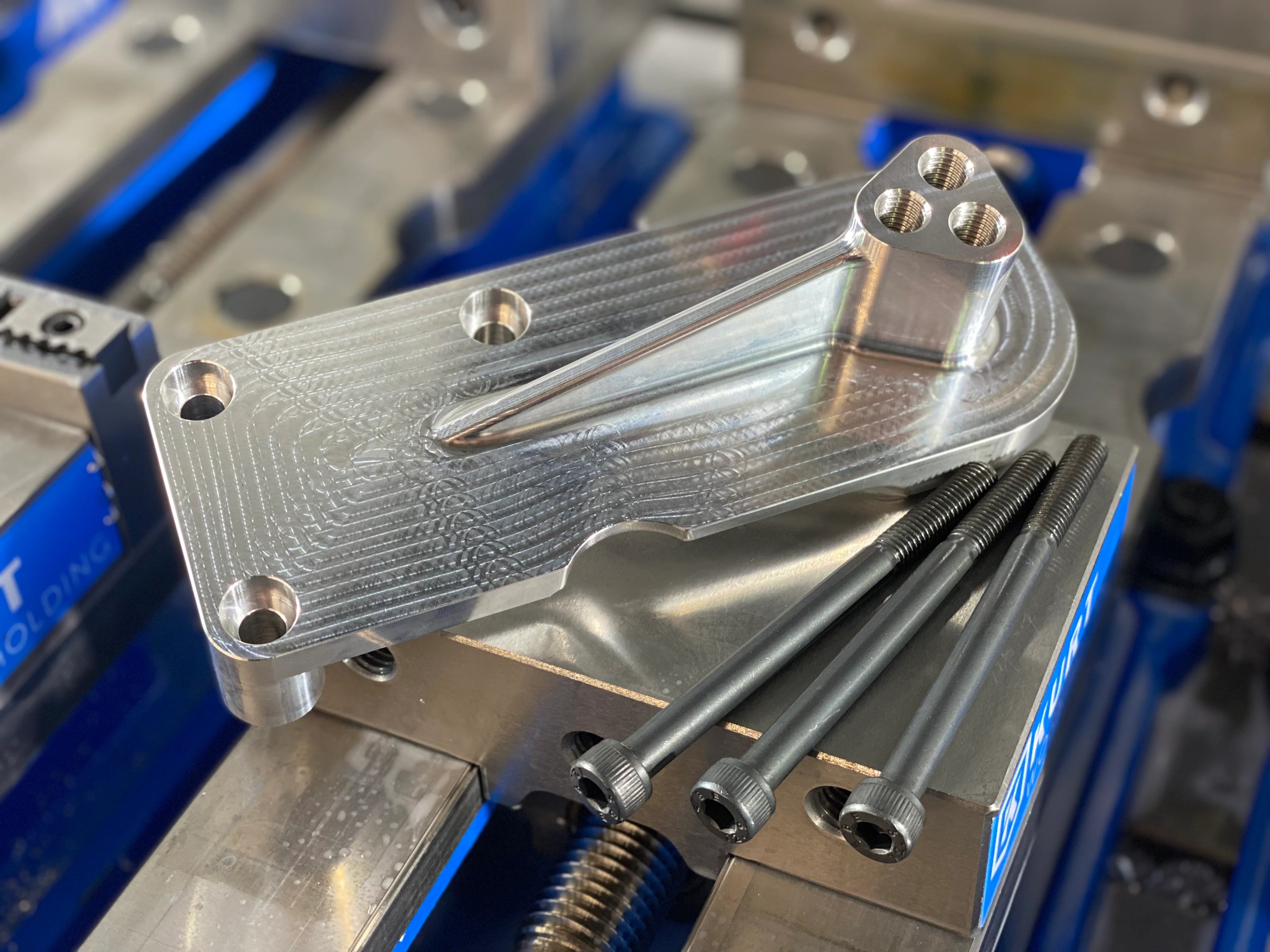 LT4/LT5 UPPER IDLER BRACKET SYSTEM