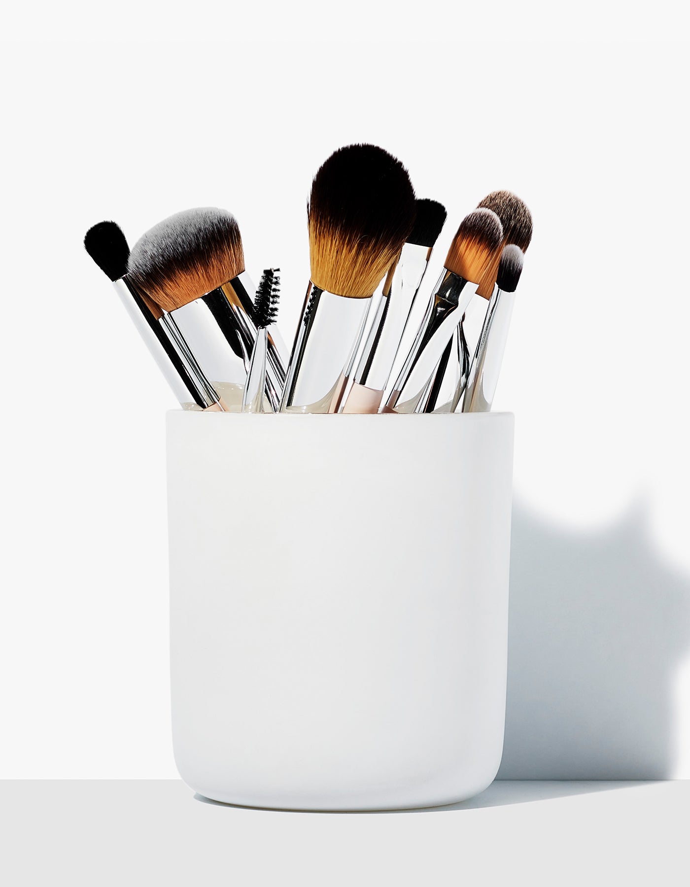 The Easiest Way to Clean Your Makeup Brushes - Merrick's Art