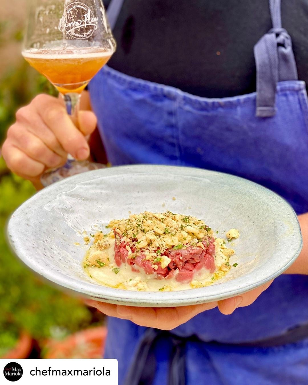 Tartare di Bisonte su crema di Topinambur, croccante di pane e alici