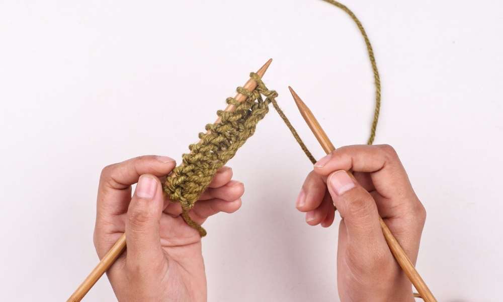 How To Easily And Quickly Cast On Your Knitting Using The Thumb Method