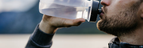 El agua, tu mejor aliado deportivo: Los beneficios de la hidratación para mejorar tu rendimiento