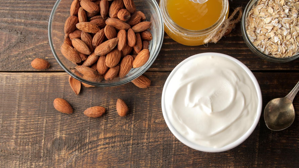 Greek yogurt with honey and almonds