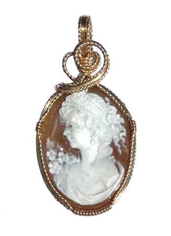 WOMAN CAMEO IN GOLD PENDANT (111), right face, medium – Twisted Wire Designs