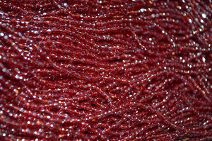 what is the luster of garnet