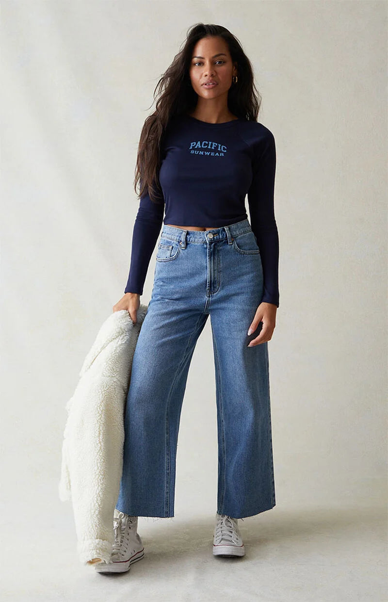 https://cdn.shopify.com/s/files/1/0426/0370/8568/t/15/assets/cropped-wide-leg-jean-1700247849875.webp?v=1700247850