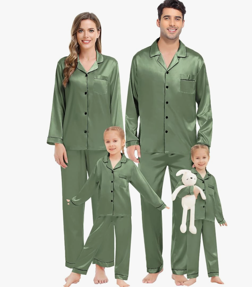 SWOMOG Couple Matching Pajamas Set Christmas Pjs Long Sleeve Pajamas Set  Printed Pajamas for Adult Plaid Pants with Pockets : : Clothing