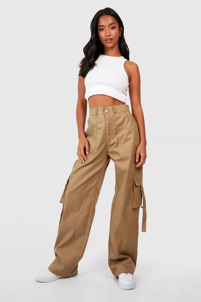 The Pant Guide for Short and Chubby Women - Petite Dressing  Chubby ladies,  Cargo pants women outfit, Pants for short women