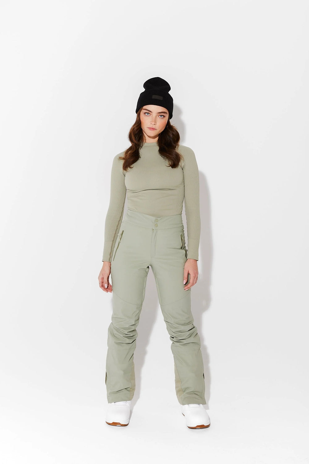 13 Best Snow Pants For Women That Are Fitted & Flattering – topsfordays