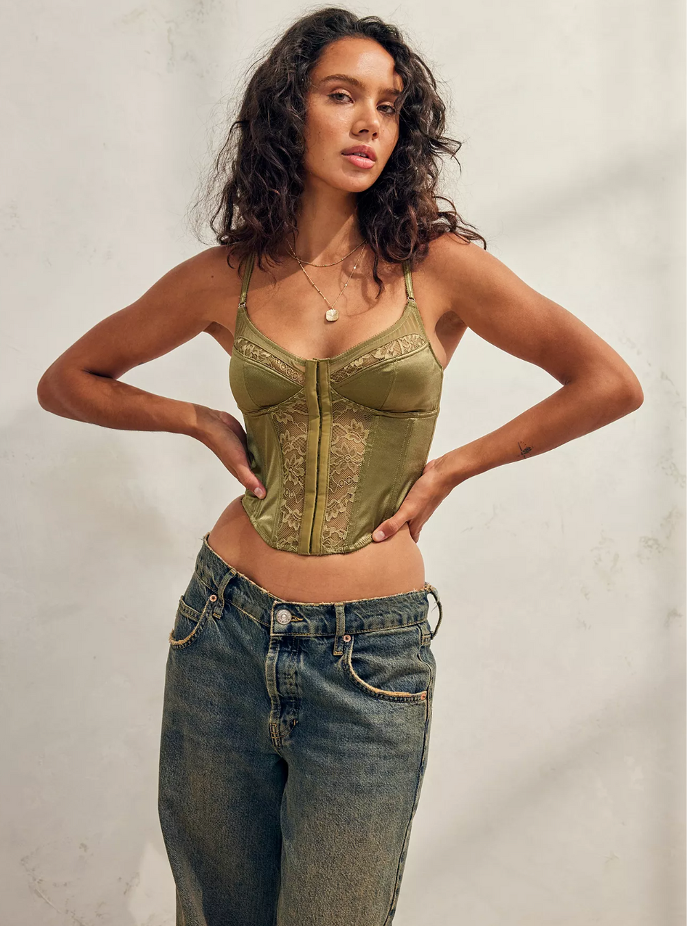 How To Wear A Cropped Corset Top? – solowomen