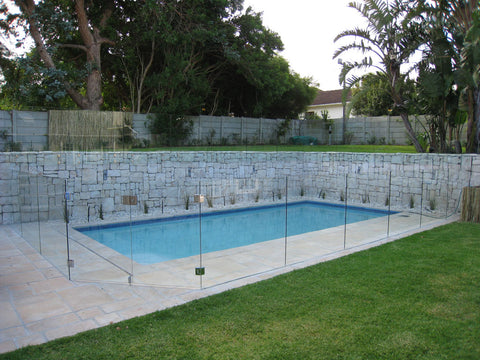 install-glass-pool-fence-02