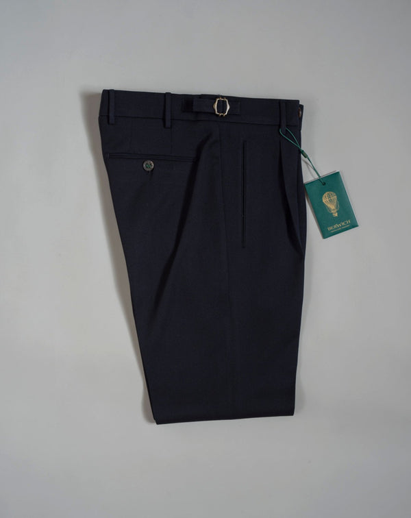 Berwich model Retrolong pants with 1 pleat in front and side adjusters. Very up-to-date and comfortable model; nicely roomy upper part and slim in the bottom. Color: Navy Model: Retrolong Article: sb1201 70% Wool 30% Cotton. Natural stretch.  Made in Martina Franca, Italy