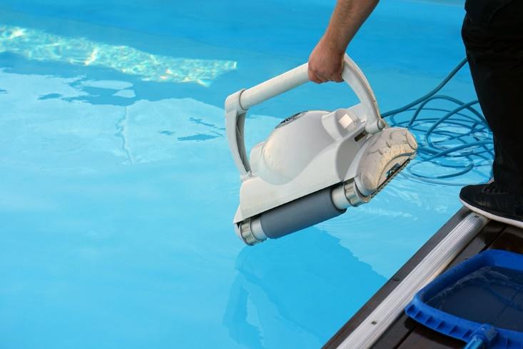 Pool vacuum going into the water