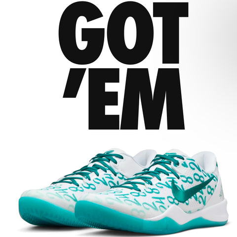 Experimenta el legado de Kobe Bryant con el Nike Kobe 8 Protro 'Radiant Emerald'. El estampado integral rinde homenaje a los números de la camiseta de Mamba, mientras que la amortiguación ligera y la suela exterior con tracción en espiga brindan comodidad y agarre en la cancha. Con un Swoosh bordado y la firma de Kobe, estos zapatos son imprescindibles para cualquier fanático del baloncesto. 100% auténtico con comprobante de compra de Nike SNKRS Fecha de lanzamiento: 08-02-2024 SKU: FQ3549 101 Diseñador: Eric Avar Apodo: Radiant Emerald Combinación de colores: White/Radiant Emerald/White Color principal: Blanco Material superior: Malla Tecnología: React Categoría : Baloncesto