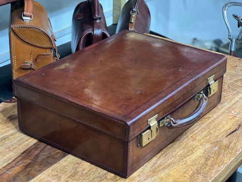 Lot - A large Cheney of London Tan Leather Gladstone Bag