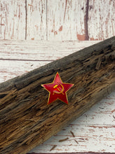 Cargar imagen en el visor de la galería, Pin con Estrella Roja, Martillo y Hoz
