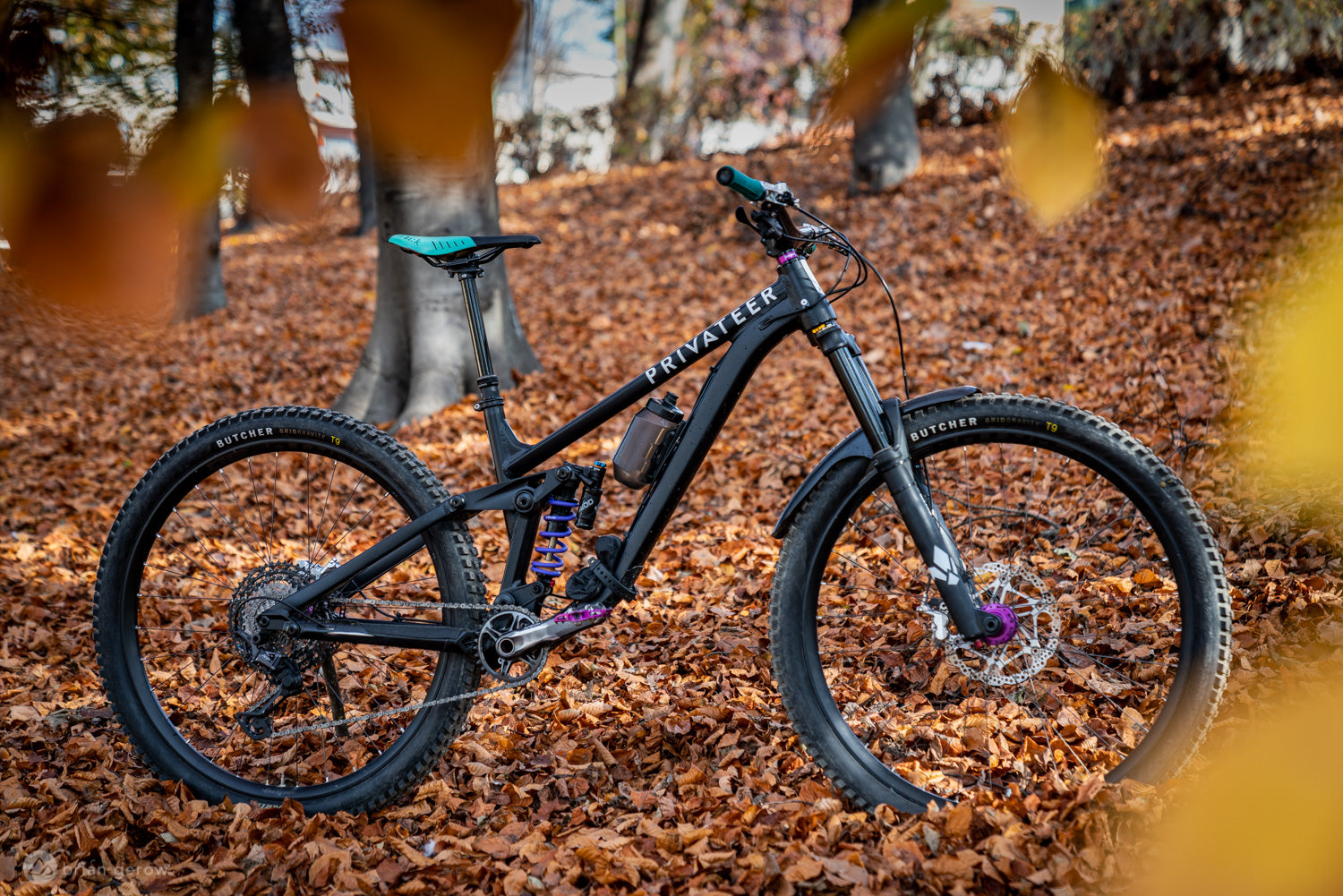 Singletracks photo of the Privateer 161 in the leaves