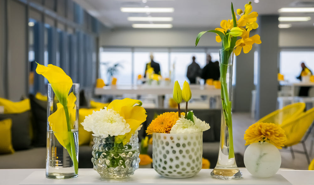 Corporate flowers, office flowers and arrangements for the front desk in your company. Front desk flowers and all office plants solution. Hotel flowers and arrangements and restaurants table arrangements and flower decorations