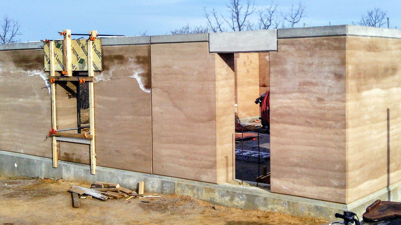 Rammed earth wall without Plasticure
