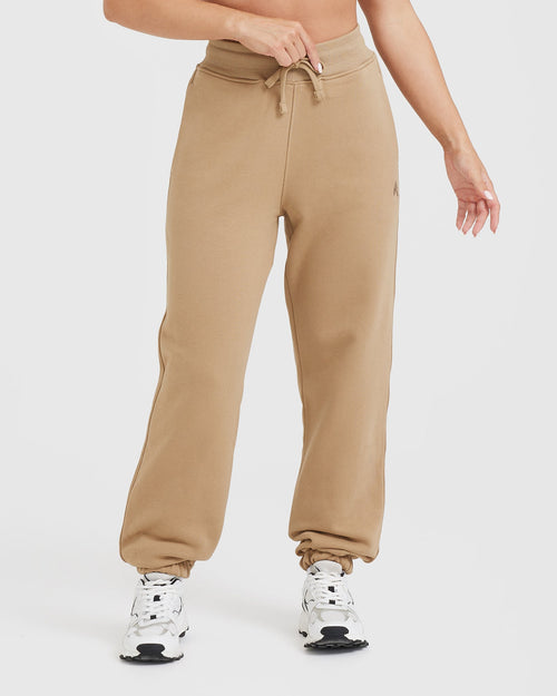 https://cdn.shopify.com/s/files/1/0427/4814/9916/products/ALL_DAY_JOGGER_DUNE_BROWN_01_500x.jpg?v=1704792512