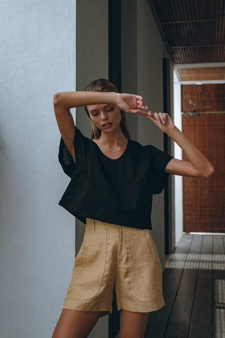  Relaxed Crop Shirt in Black and Tailored Linen Shorts