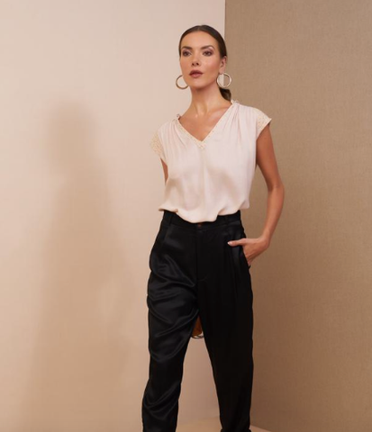 Pantalon court en satin noir