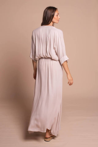 Robe longue élégante en crème