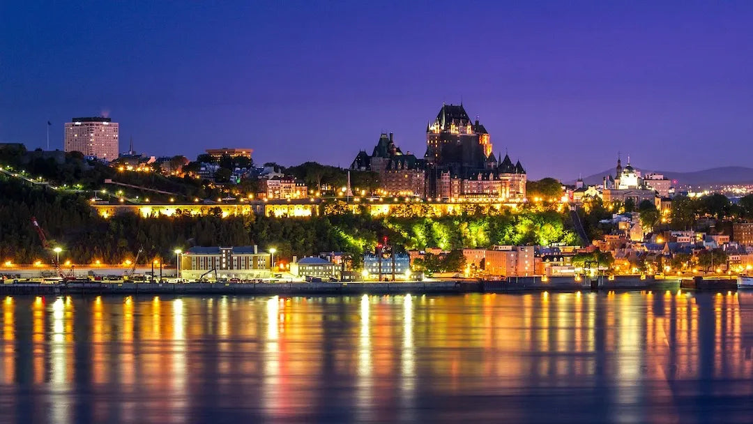Vue panoramique du fleuve St-Laurent et la ville de Québec.