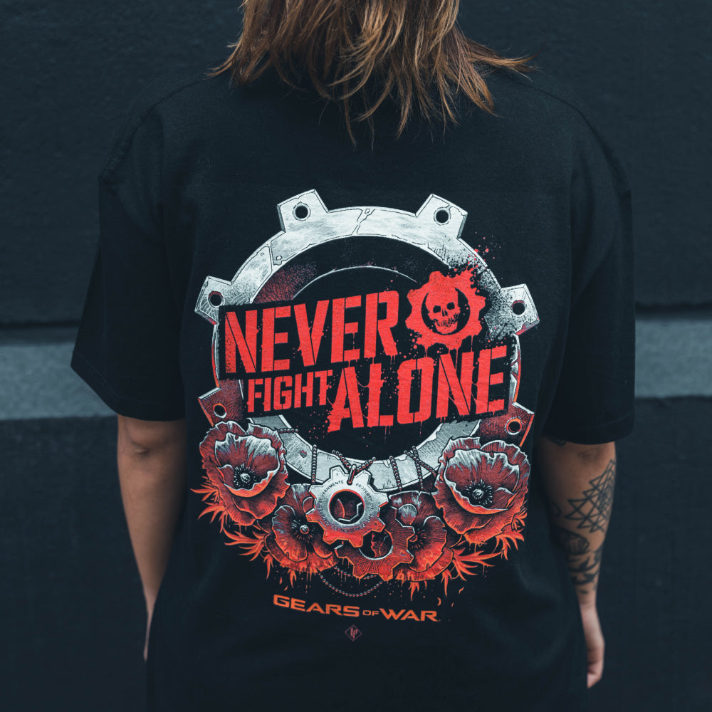 Trots Verst vooroordeel Gears of War “Never Fight Alone” T-shirt designed by Luke Preece – Xbox  Gear Shop