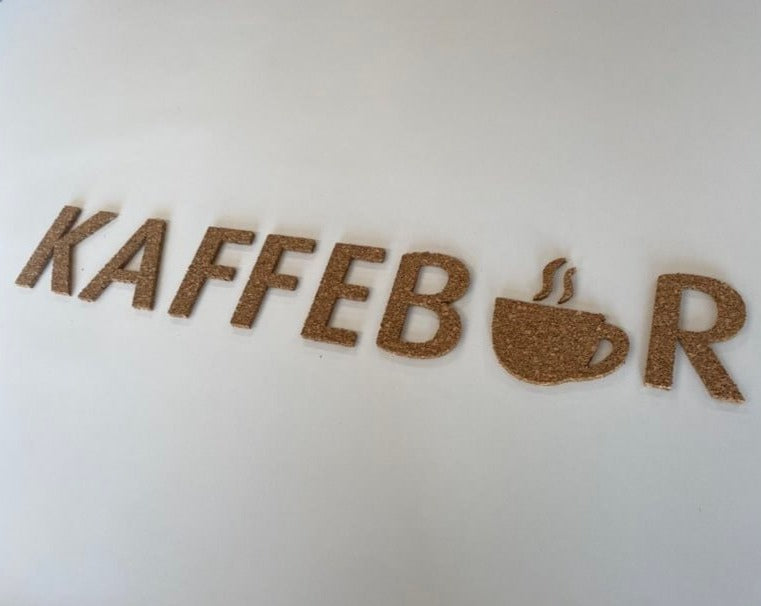 Se Kaffebar bogstaver - Selvklæbende kork hos Liseborg