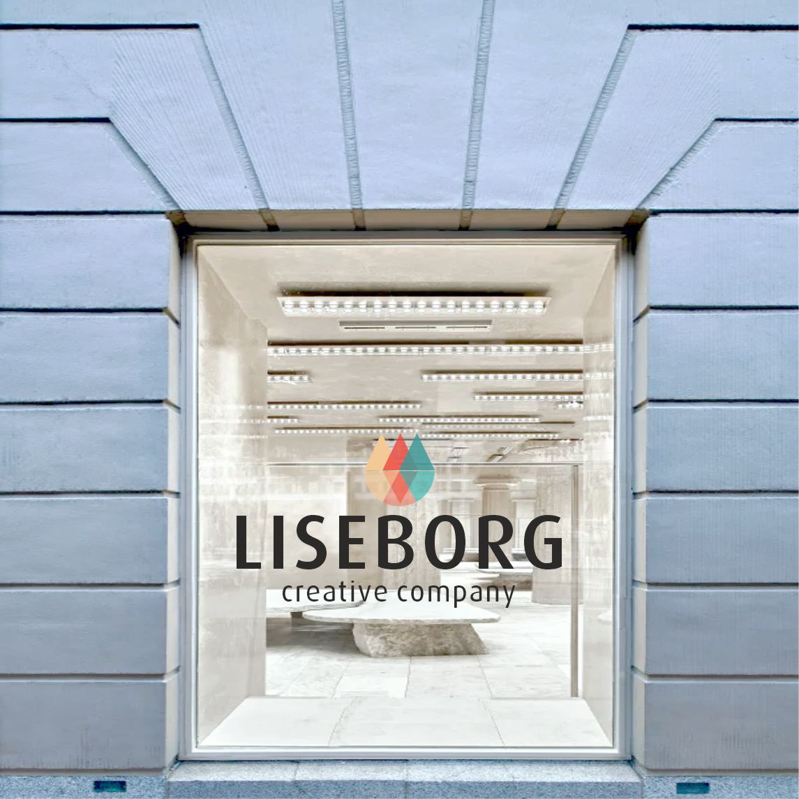 Se Figurskåret folie med print til vindue hos Liseborg
