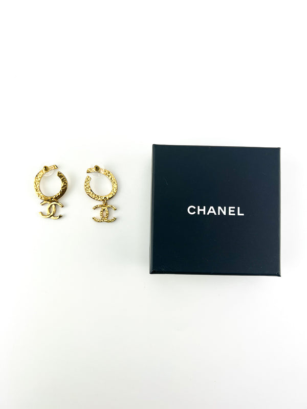 Chanel Gold Tone CC Clip On Earrings – Season 2 Consign