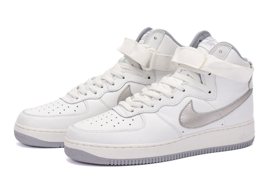 Оригинал найк форс 1. Nike Air Force 1 1982. Nike Air Force one 1982. Nike Air Force 1. Nike Air Force 1 82.