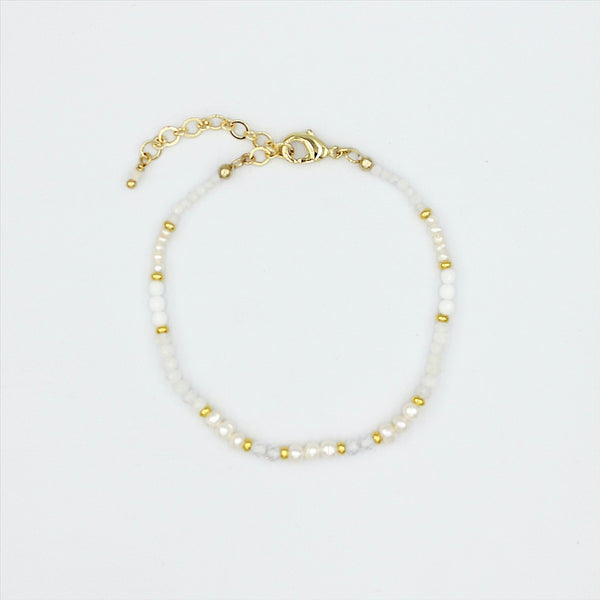 DELICATE PEARL AND MOONSTONE BEADED BRACELET