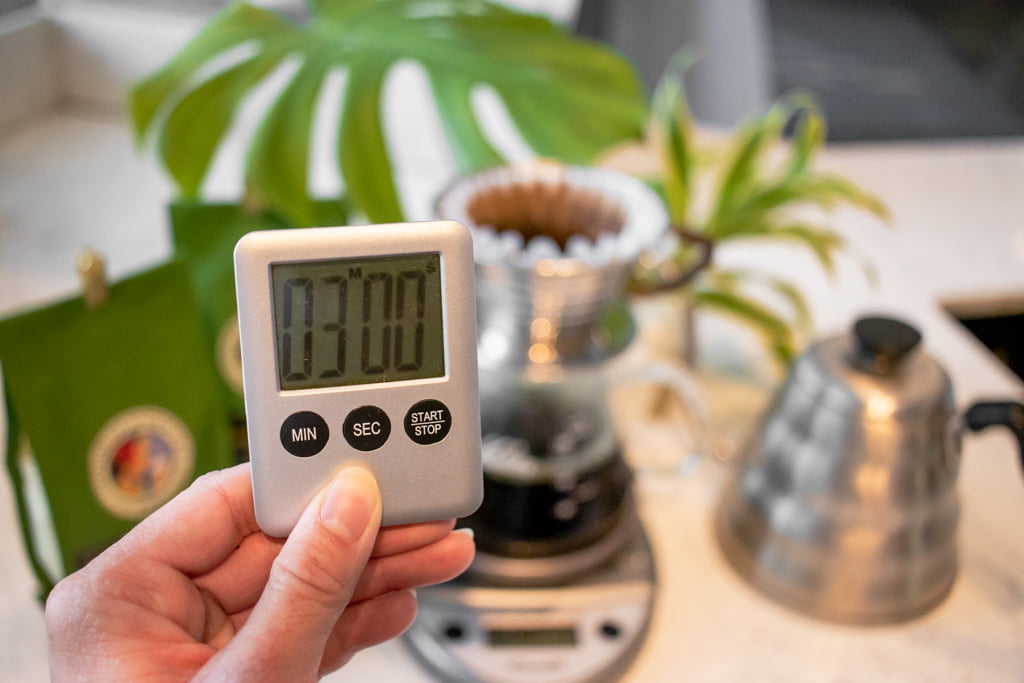 Showing the timer right when the coffee is finished brewing at 3 minutes.