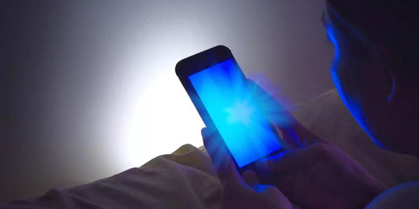 Ακτινοβολία blue light από κινητό.