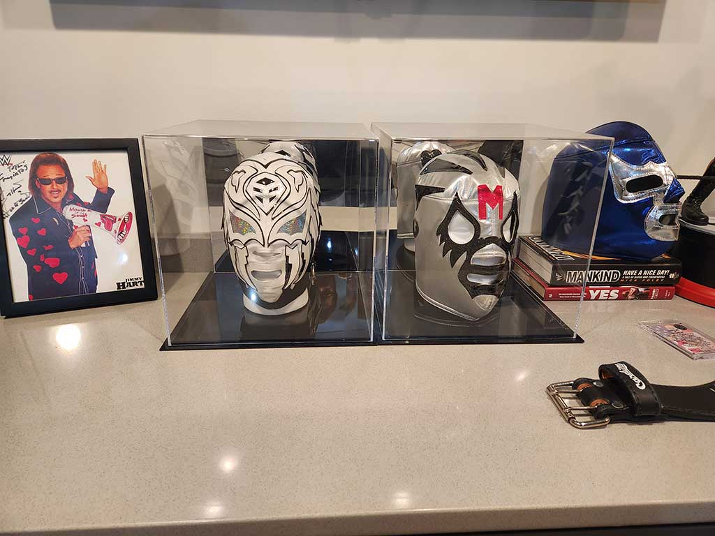 Mil Mascaras mask and mask was signed by Andrade El Idolo (AEW Wrestlers)