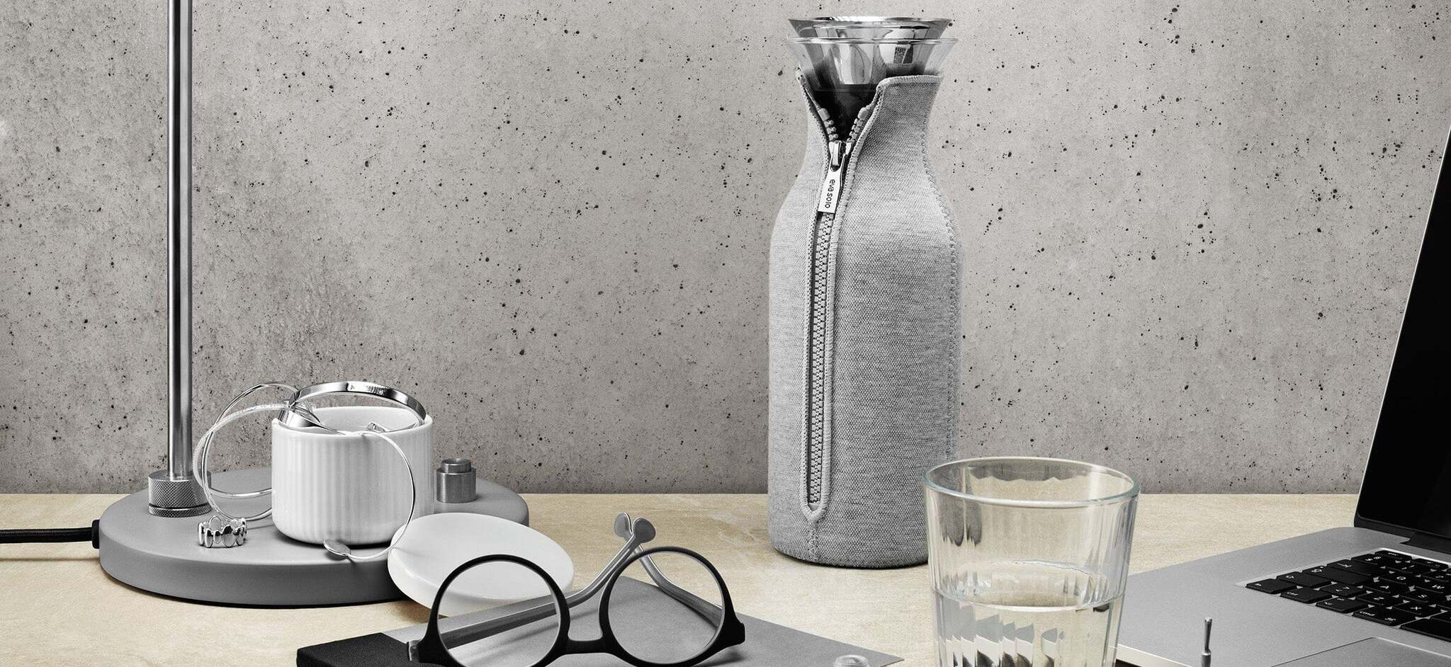 https://cdn.shopify.com/s/files/1/0429/9649/8595/files/fridge-carafe.jpg?v=1681986050