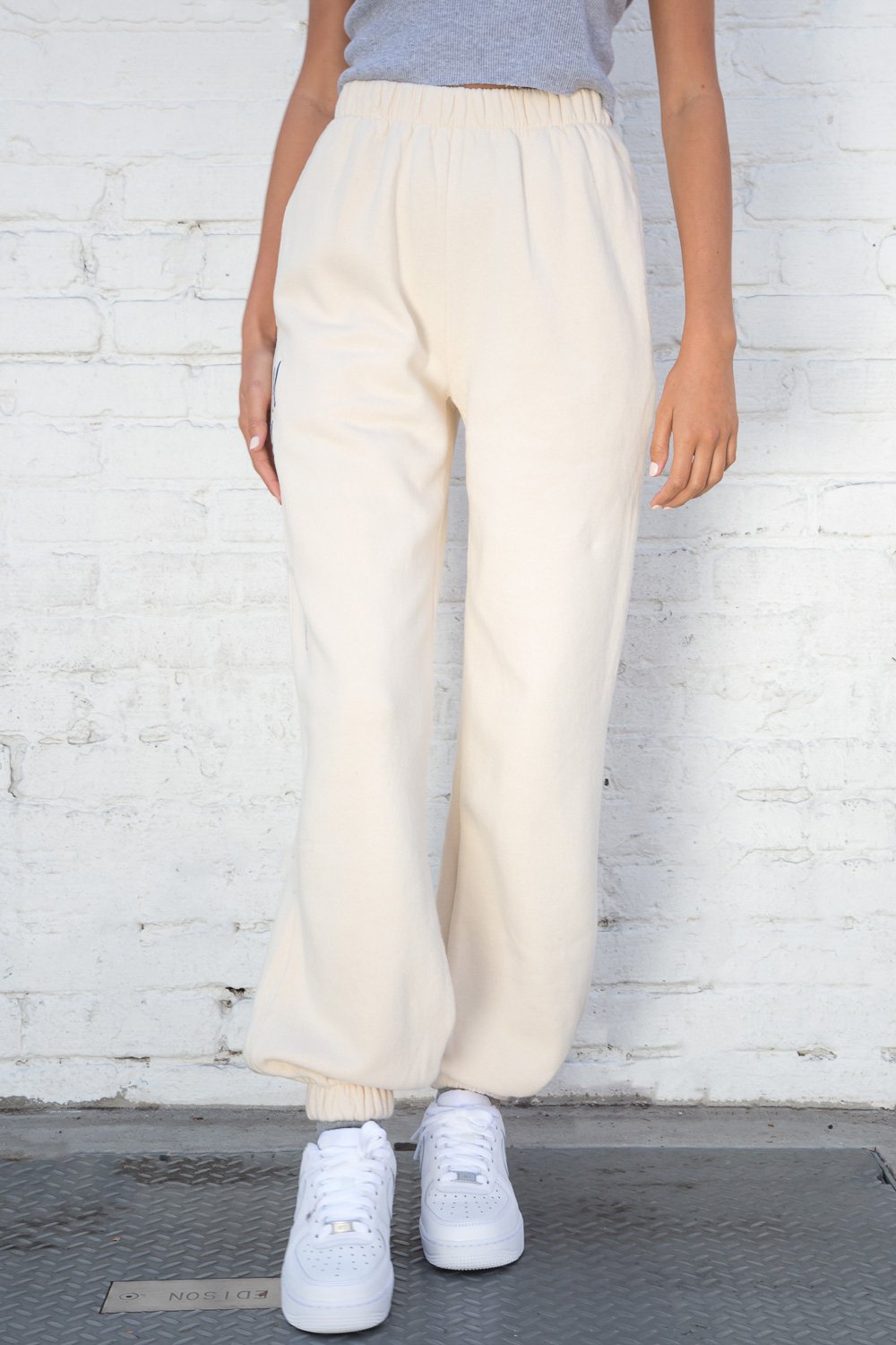 Rosa Malibu Sweatpants – Brandy Melville Hong Kong SAR