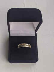 Mens 9ct yellow gold recycled wedding ring, in velvet style blue ring box